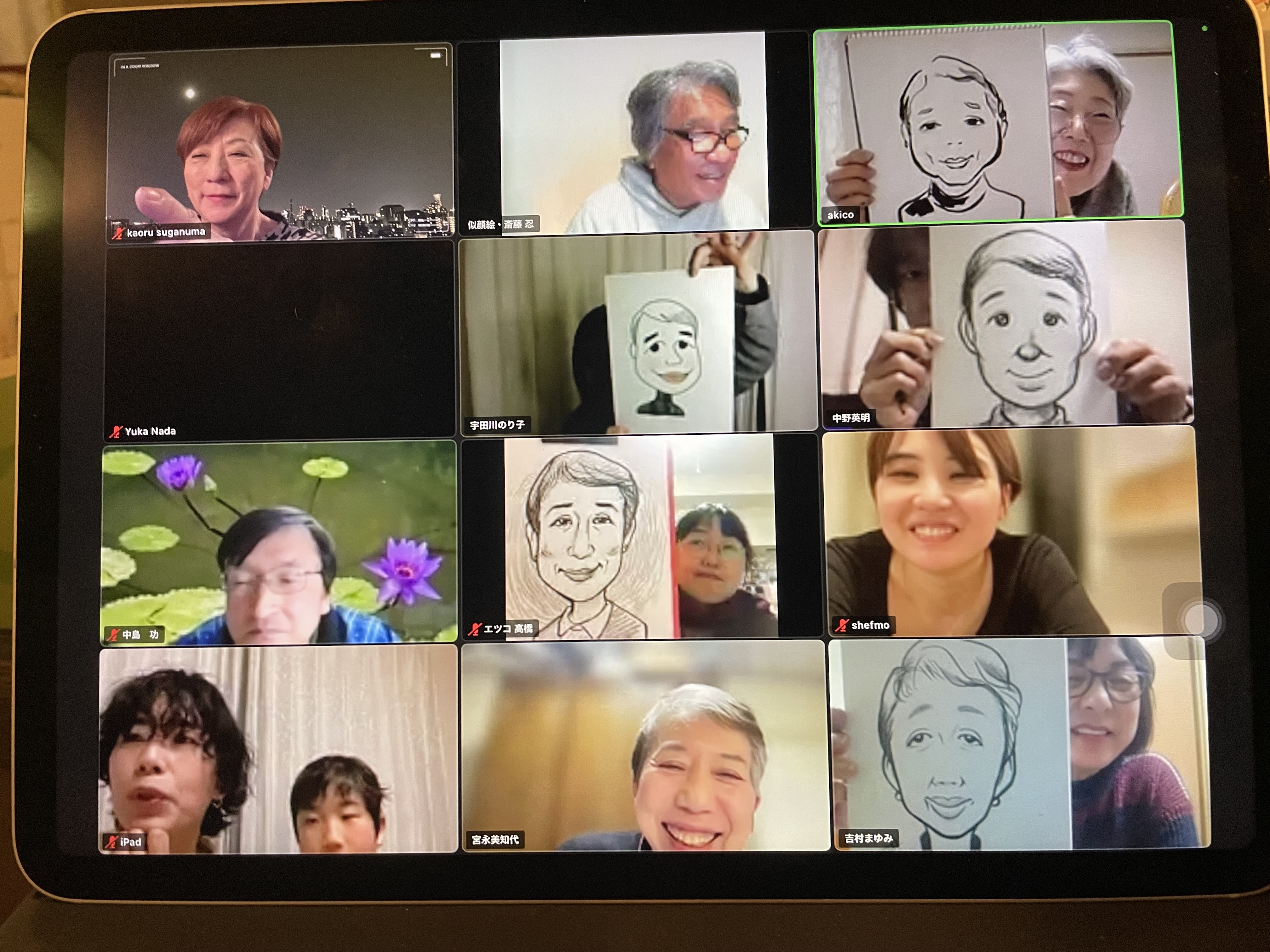 参加者から希望された7名の似顔絵をそれぞれ9分間で描いてくださいました。